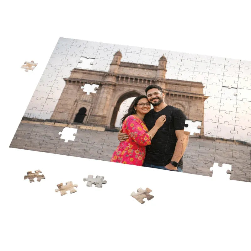 Jigsaw puzzle with a couple and a famous landmark in the background