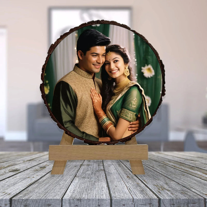Round photo plaque with a couple on a wooden stand