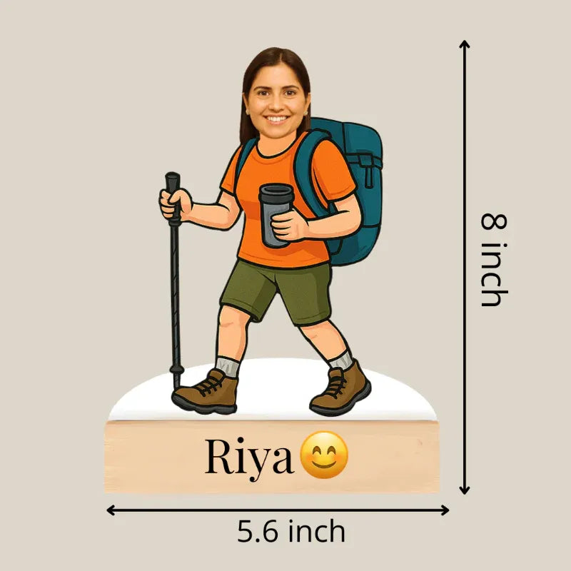 Figurine of a person with hiking gear, holding a cup and a stick, on a beige background with dimensions indicated.